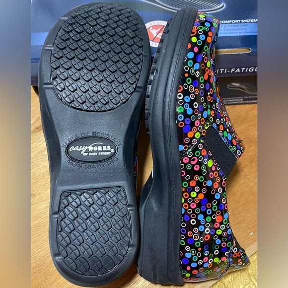 EASY WORKS SLIP RESISTANT SLIP ON WORK SHOES - Picture 6 of 8